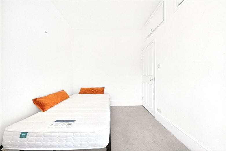 2 bedroom flat, Ladbroke Road, Holland Park W11 - Available