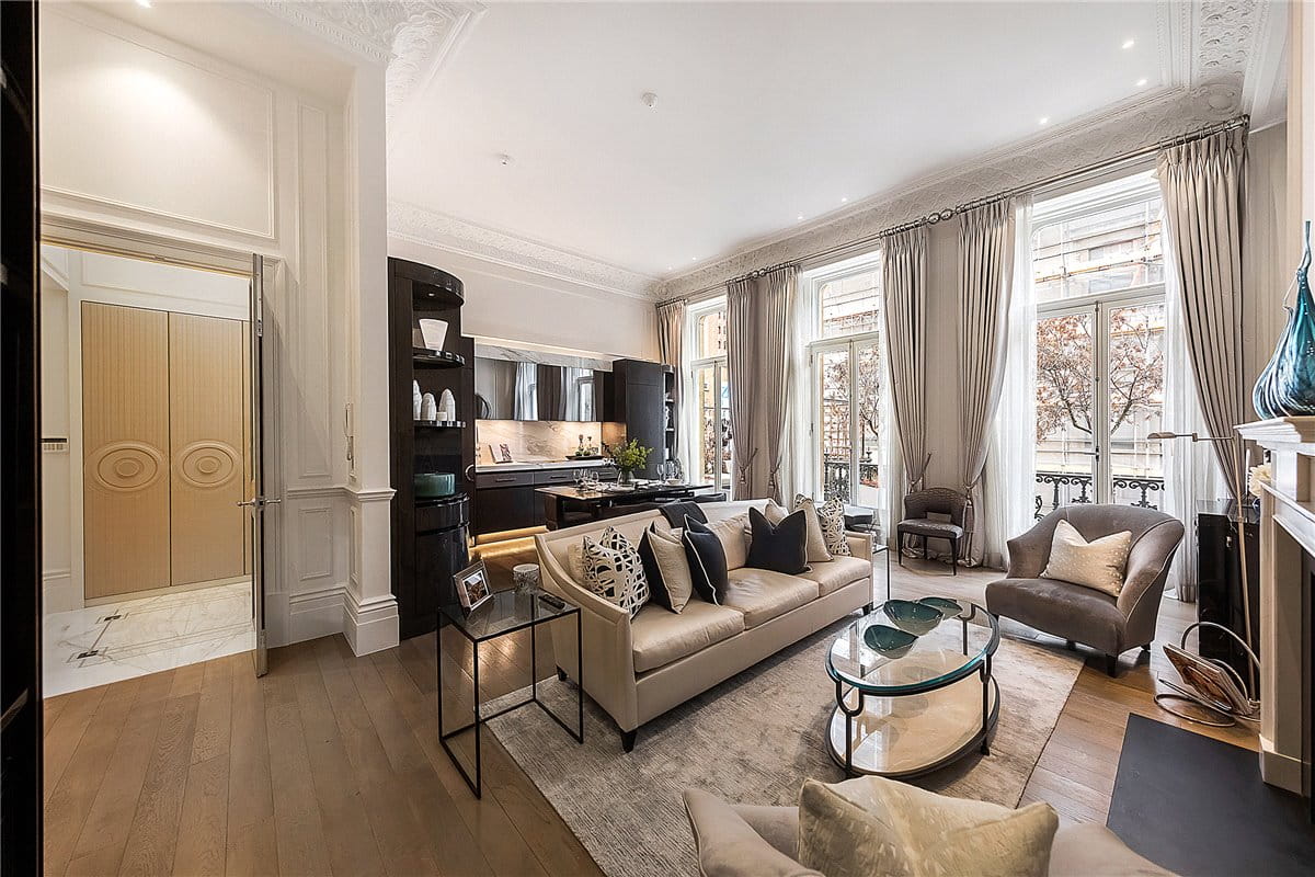 2 bedroom flat, Ennismore Gardens, Knightsbridge SW7 - Available