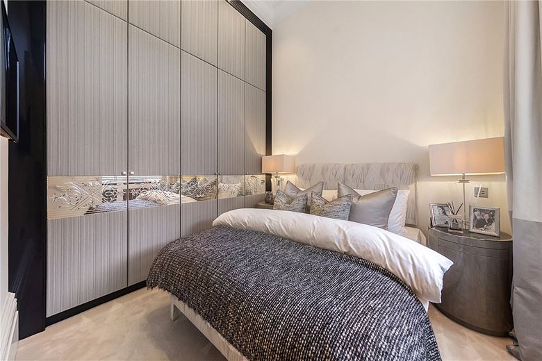 2 bedroom flat, Ennismore Gardens, Knightsbridge SW7 - Available