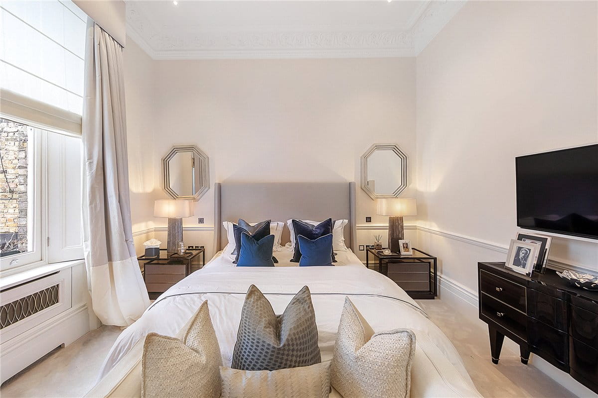 2 bedroom flat, Ennismore Gardens, Knightsbridge SW7 - Available