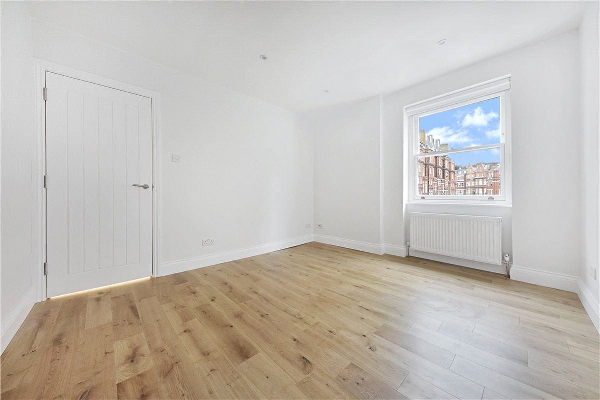 1 bedroom flat, 5 Egerton Terrace, Knightsbridge SW3 - Available