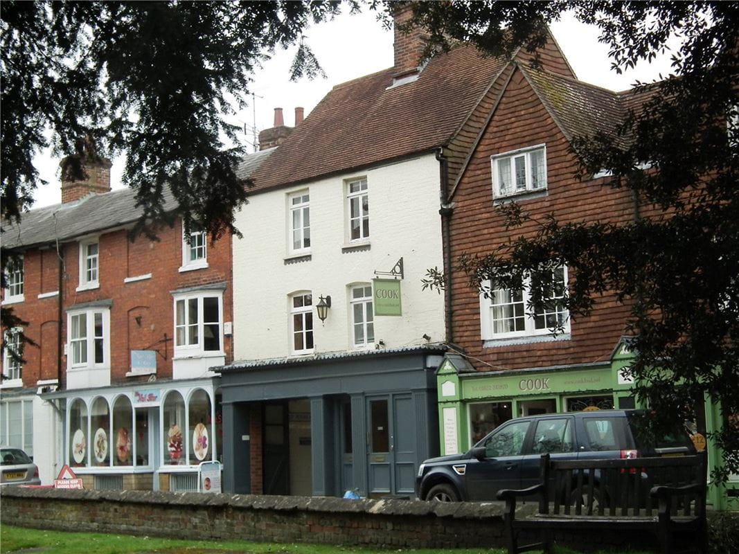 1 bedroom flat, High Street, Marlborough SN8 - Let Agreed