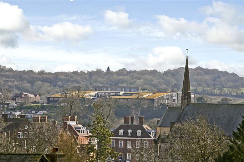 1 bedroom flat, High Street, Marlborough SN8 - Let Agreed