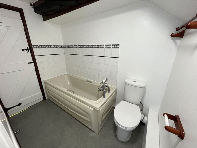 1 bedroom flat, High Street, Marlborough SN8 - Let Agreed