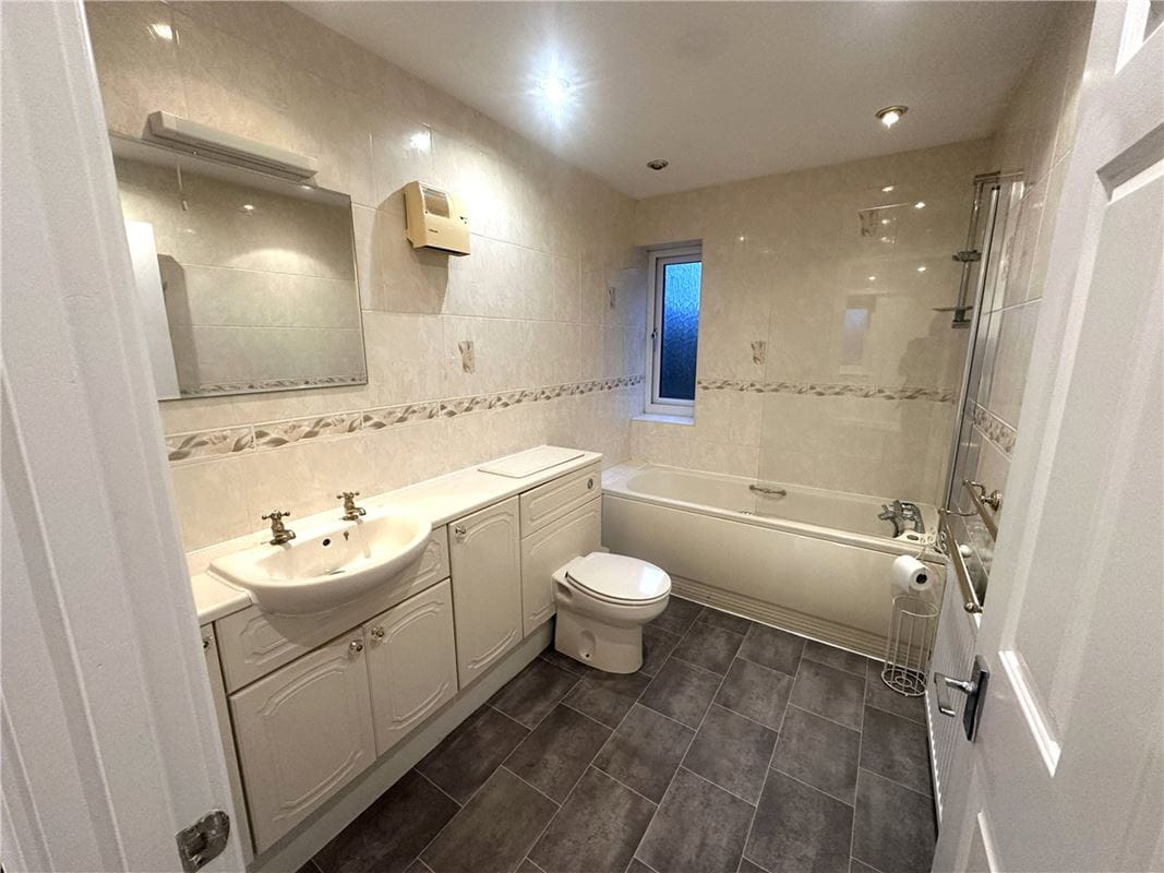 4 bedroom house, Matthews Close, All Cannings SN10 - Available