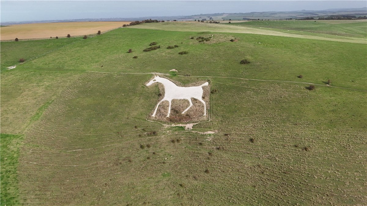 4 bedroom house, Matthews Close, All Cannings SN10 - Available