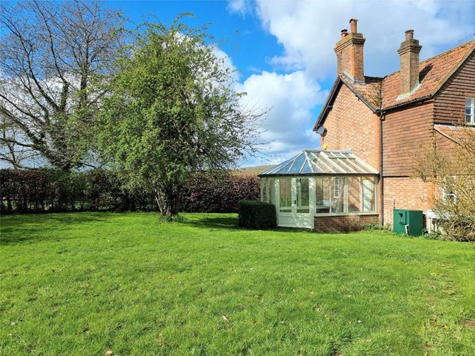 3 bedroom cottage, Harding Farm Cottages, Great Bedwyn SN8 - Let Agreed