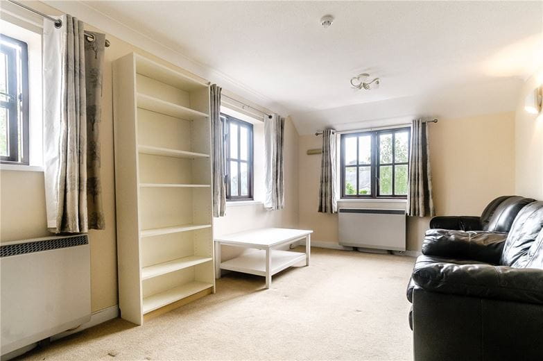 2 bedroom flat, Old Ford Court, High Street SN9