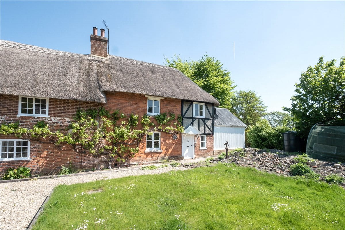 3 bedroom cottage, Church Road, Manningford Bruce SN9 - Available