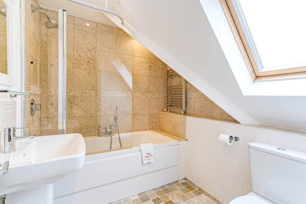 3 bedroom house, Pewsey Road, Upavon SN9