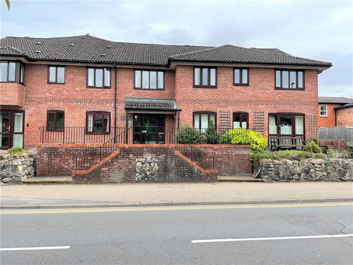 2 bedroom flat, George Lane, Marlborough SN8 - Let Agreed