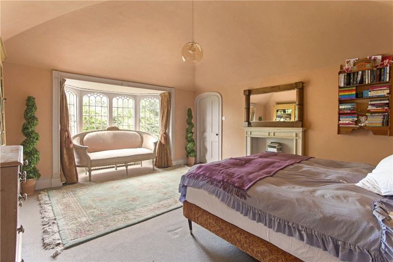 8 bedroom house, Castlefields, Calne SN11 - Available