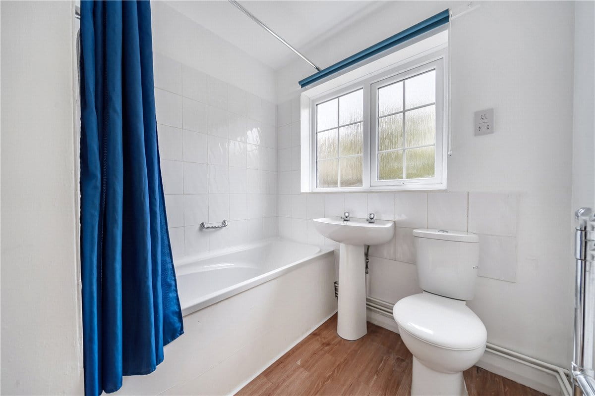 2 bedroom bungalow, Aldbourne Road, Baydon SN8 - Available