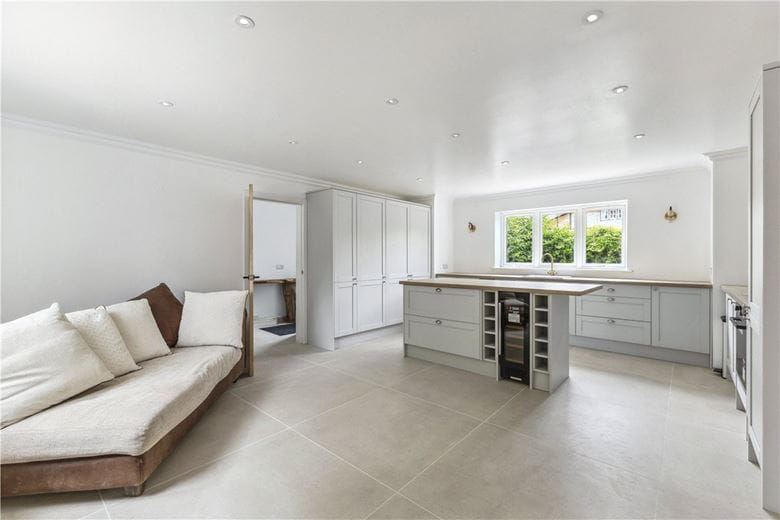 4 bedroom house, High Street, Burbage SN8 - Available