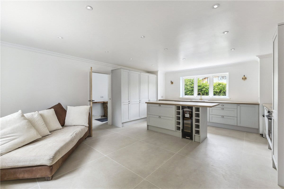 4 bedroom house, High Street, Burbage SN8 - Available