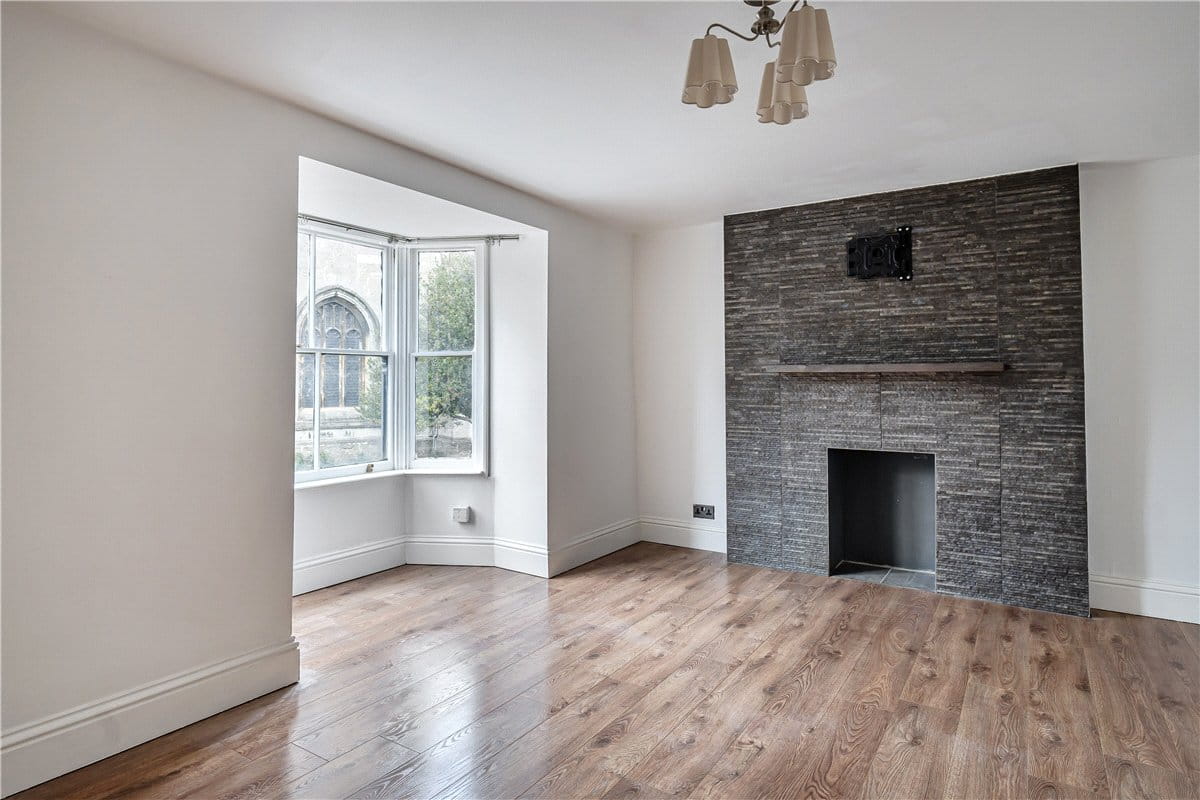 2 bedroom maisonette, High Street, Marlborough SN8 - Available