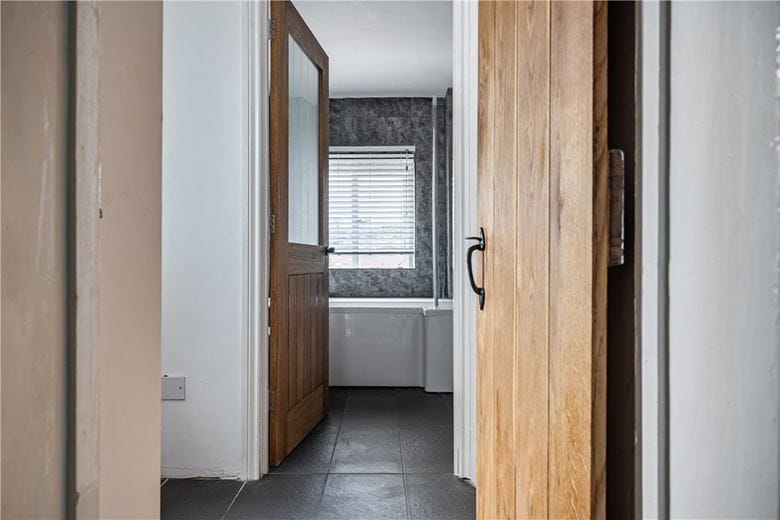 2 bedroom maisonette, High Street, Marlborough SN8 - Available