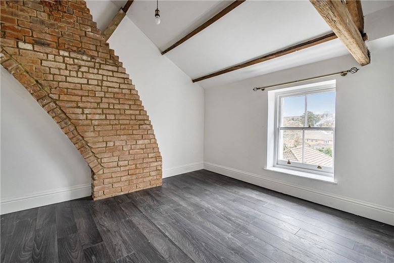 2 bedroom maisonette, High Street, Marlborough SN8 - Available