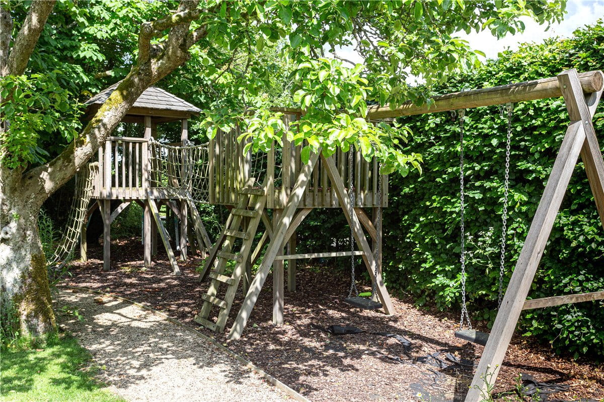 8 bedroom house, Oxenwood, Marlborough SN8 - Available