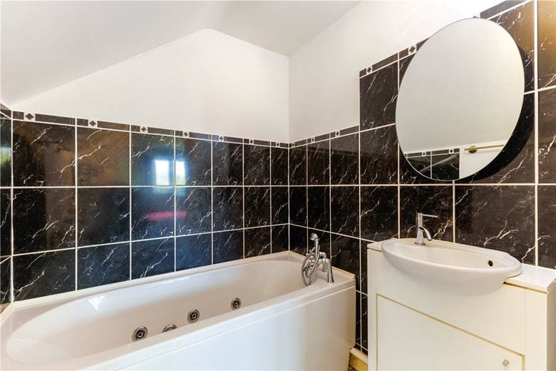 3 bedroom house, Eastsands, Burbage SN8 - Available