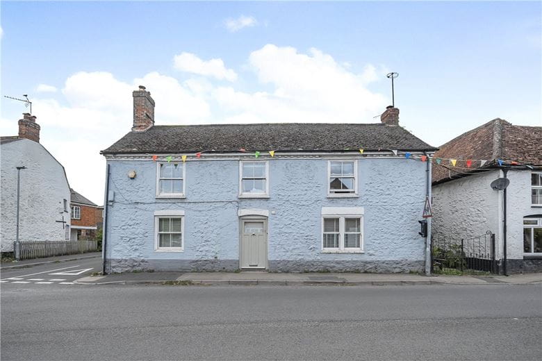 4 bedroom house, The Square, Aldbourne SN8 - Available