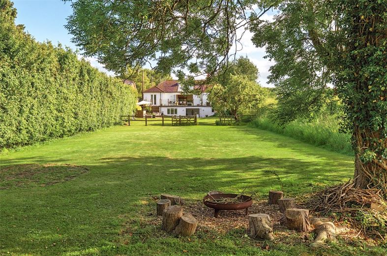 4 bedroom house, High Street, Manton SN8 - Available