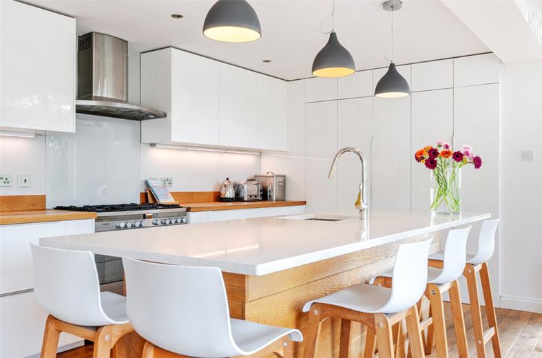 4 bedroom house, High Street, Manton SN8 - Available