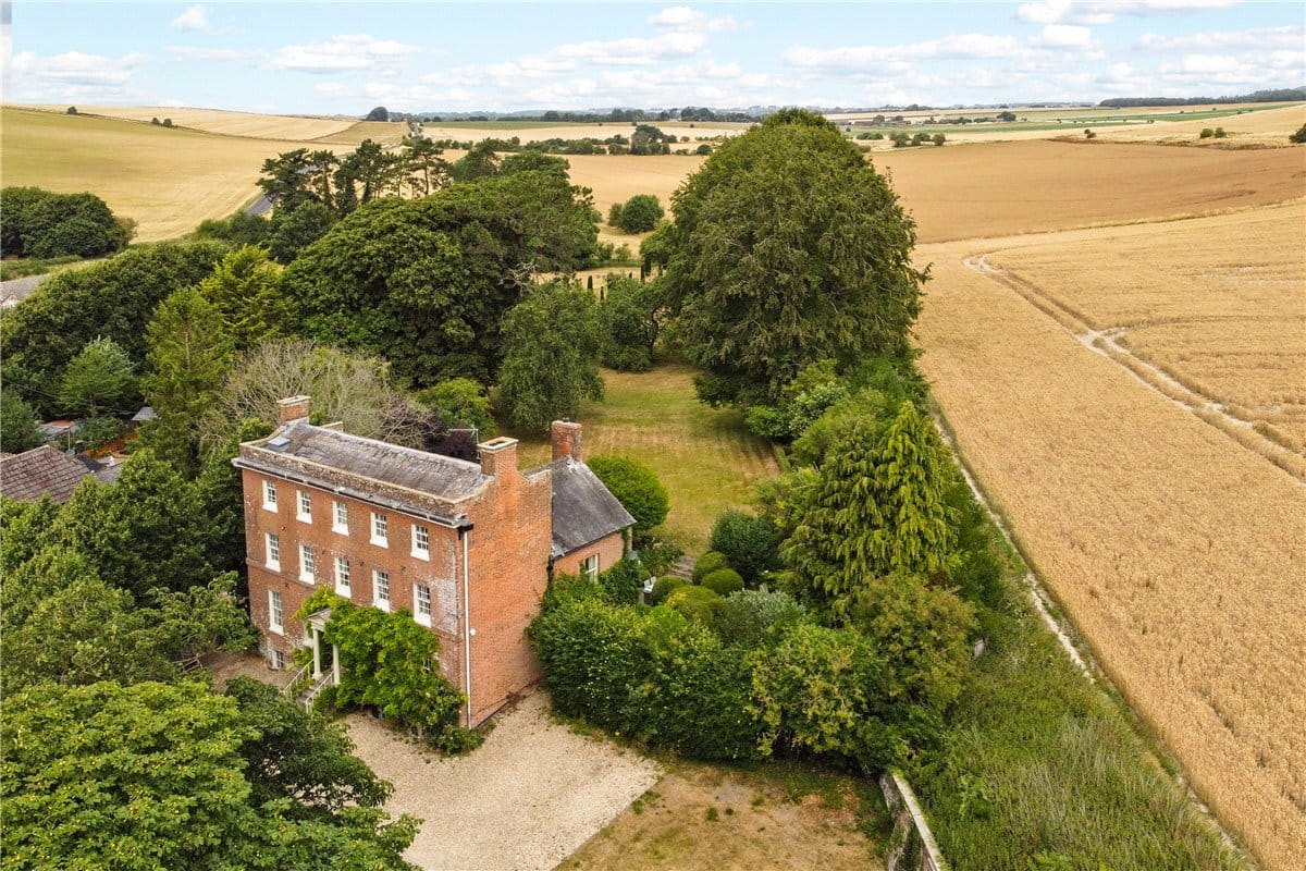 5 bedroom house, West Kennett, Marlborough SN8 - Available