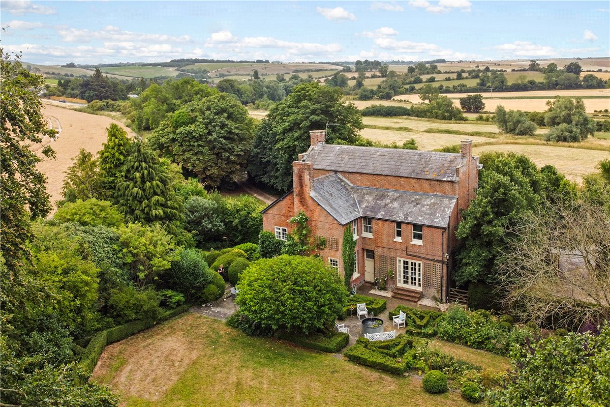 5 bedroom house, West Kennett, Marlborough SN8 - Available