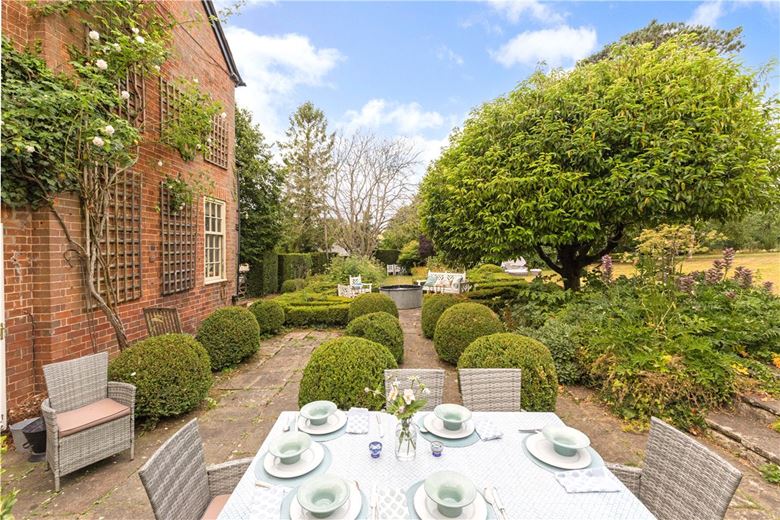 5 bedroom house, West Kennett, Marlborough SN8 - Available