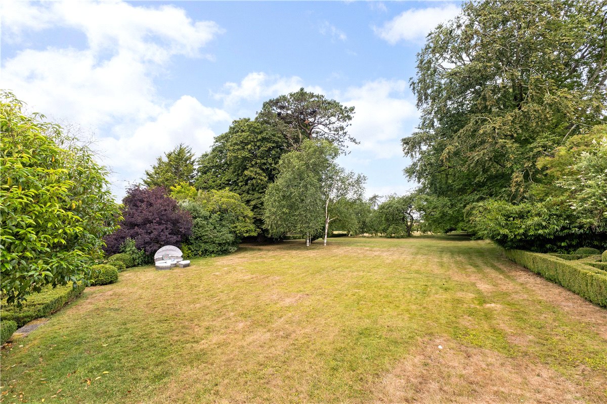 5 bedroom house, West Kennett, Marlborough SN8 - Available