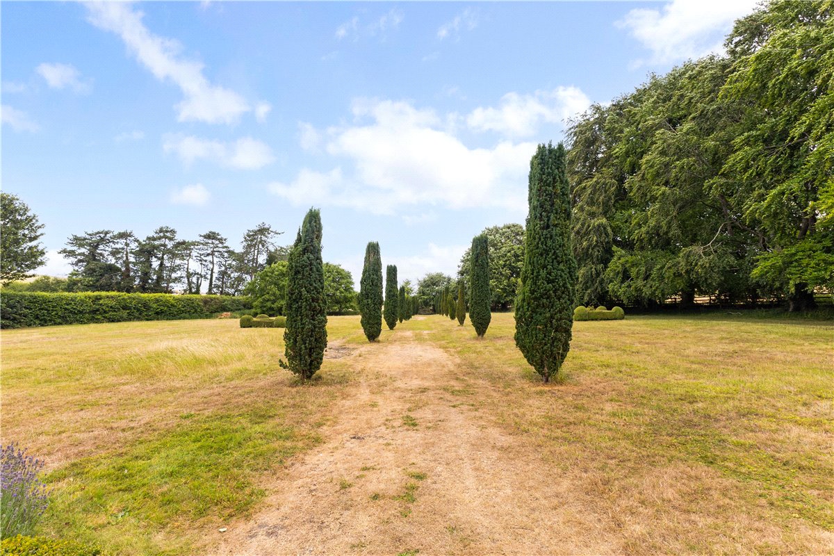 5 bedroom house, West Kennett, Marlborough SN8 - Available