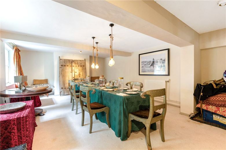 5 bedroom house, West Kennett, Marlborough SN8 - Available