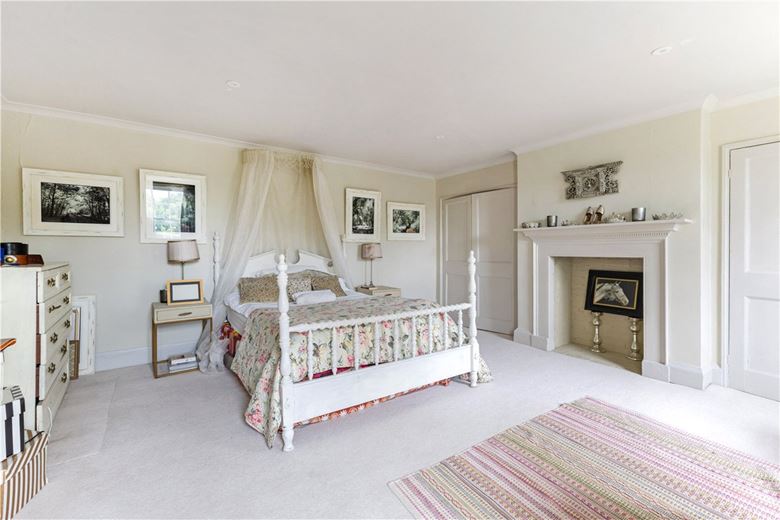 5 bedroom house, West Kennett, Marlborough SN8 - Available