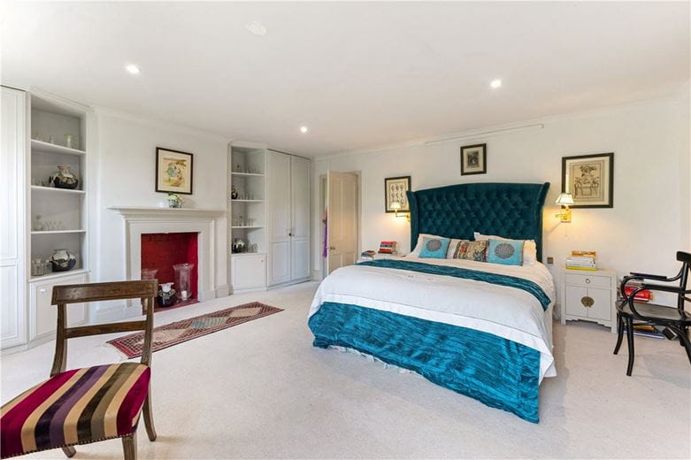 5 bedroom house, West Kennett, Marlborough SN8 - Available