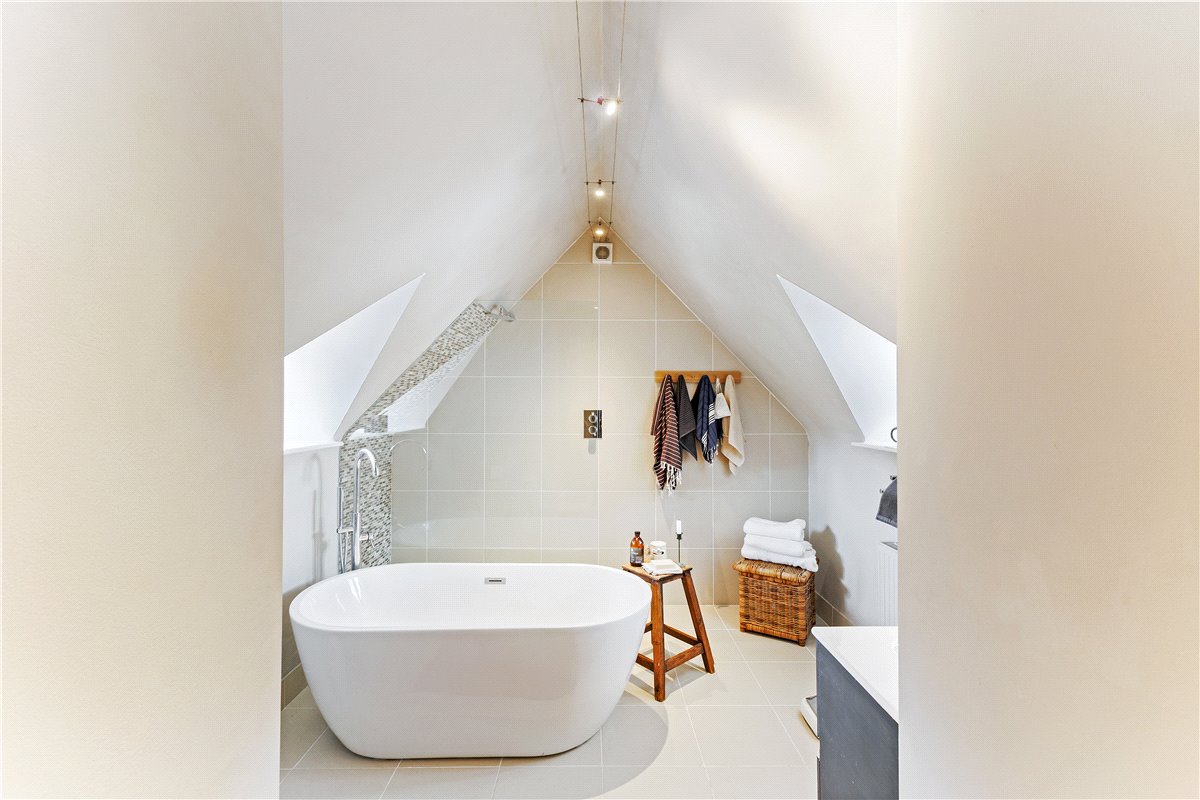 3 bedroom house, Lockeridge, Marlborough SN8 - Available