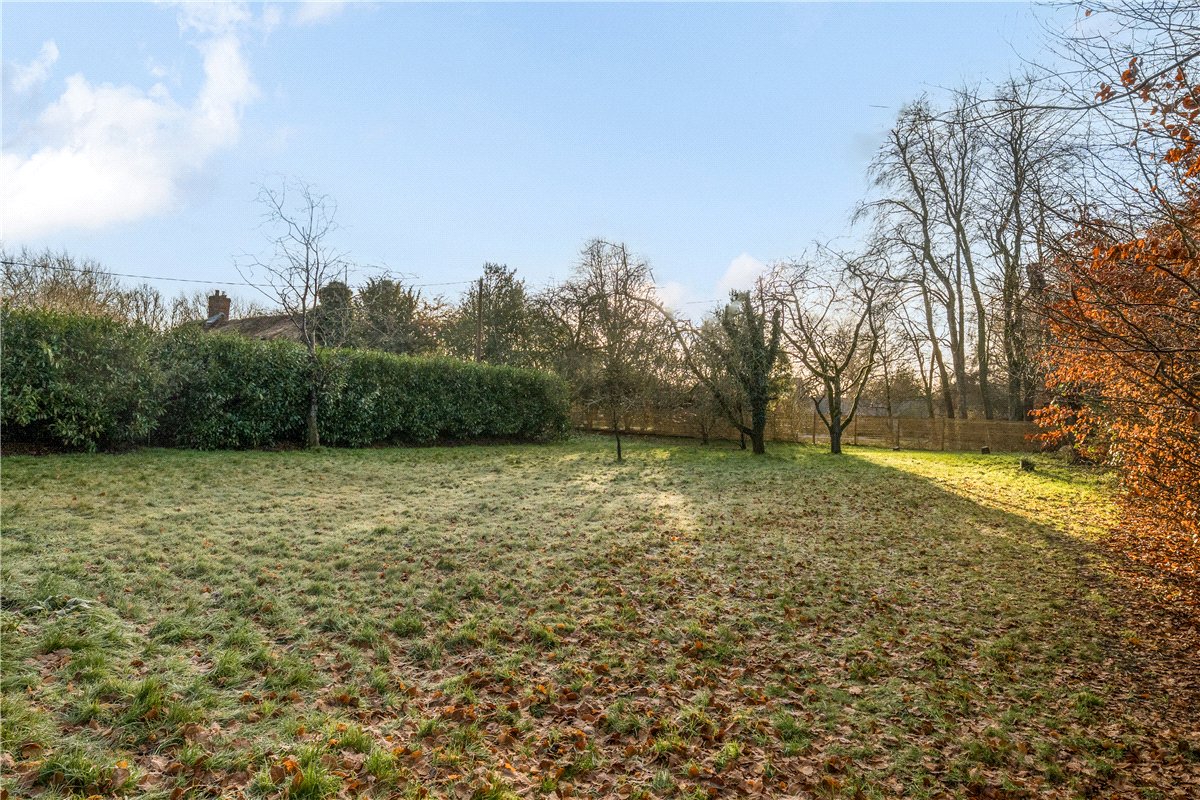 3 bedroom house, Westcourt, Burbage SN8 - Available