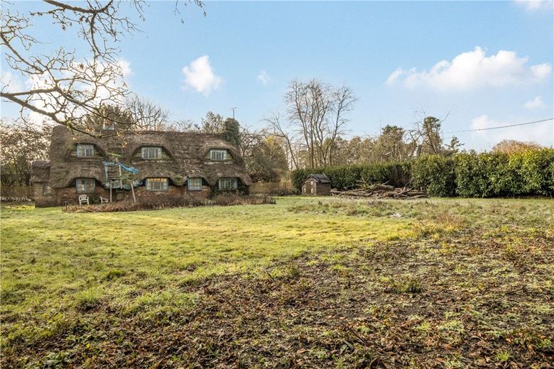 3 bedroom house, Westcourt, Burbage SN8 - Available