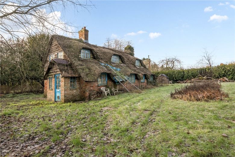 3 bedroom house, Westcourt, Burbage SN8 - Available