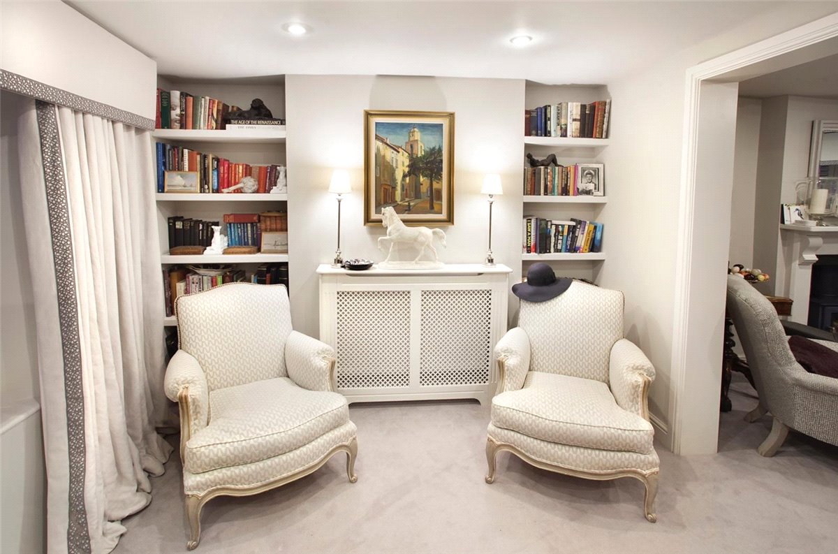 3 bedroom house, High Street, Marlborough SN8 - Available