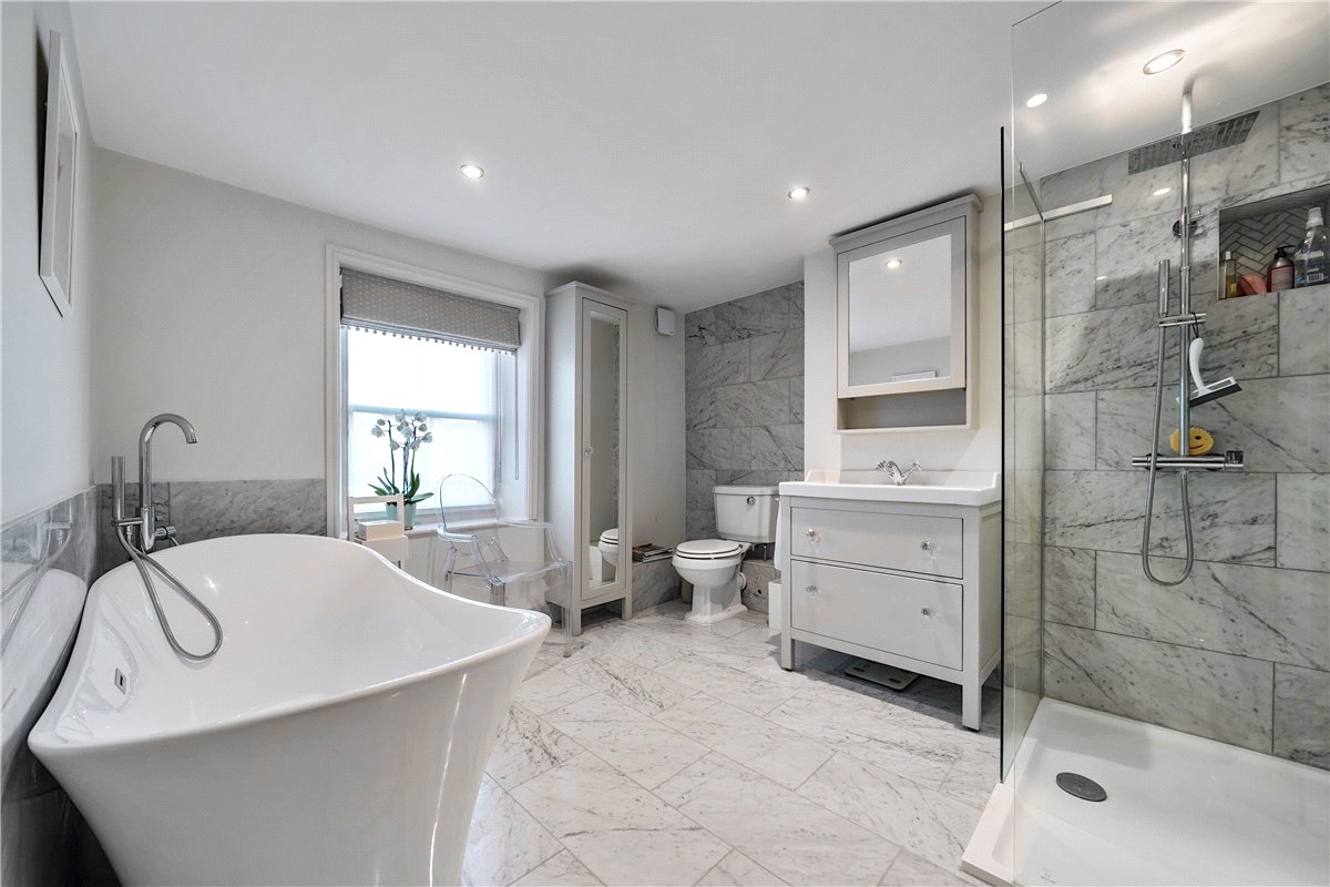 3 bedroom house, High Street, Marlborough SN8 - Available