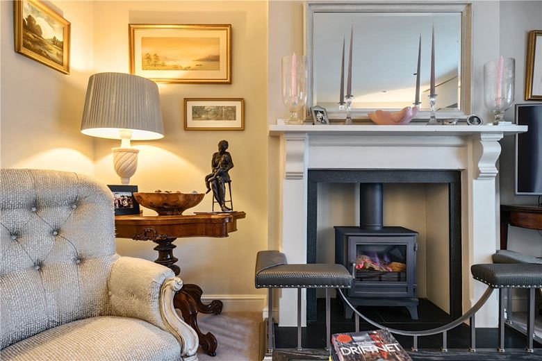 3 bedroom house, High Street, Marlborough SN8 - Available