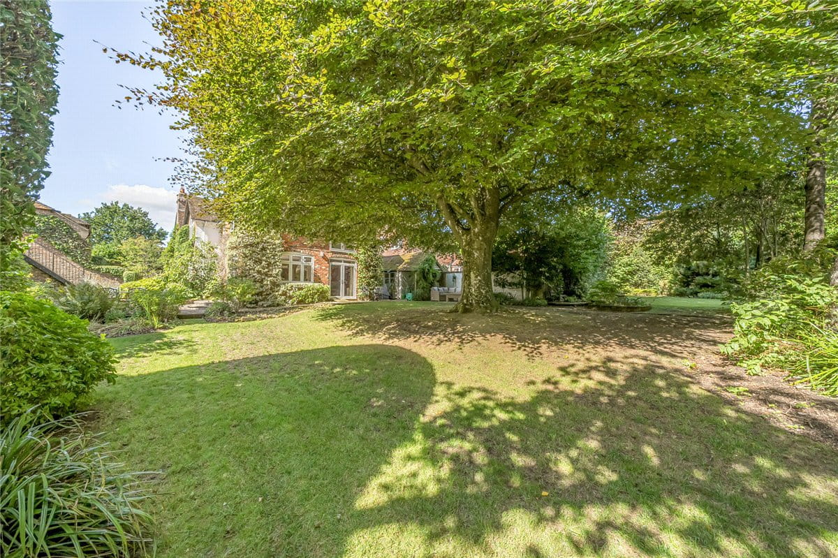 5 bedroom house, Leaze Road, Marlborough SN8 - Available