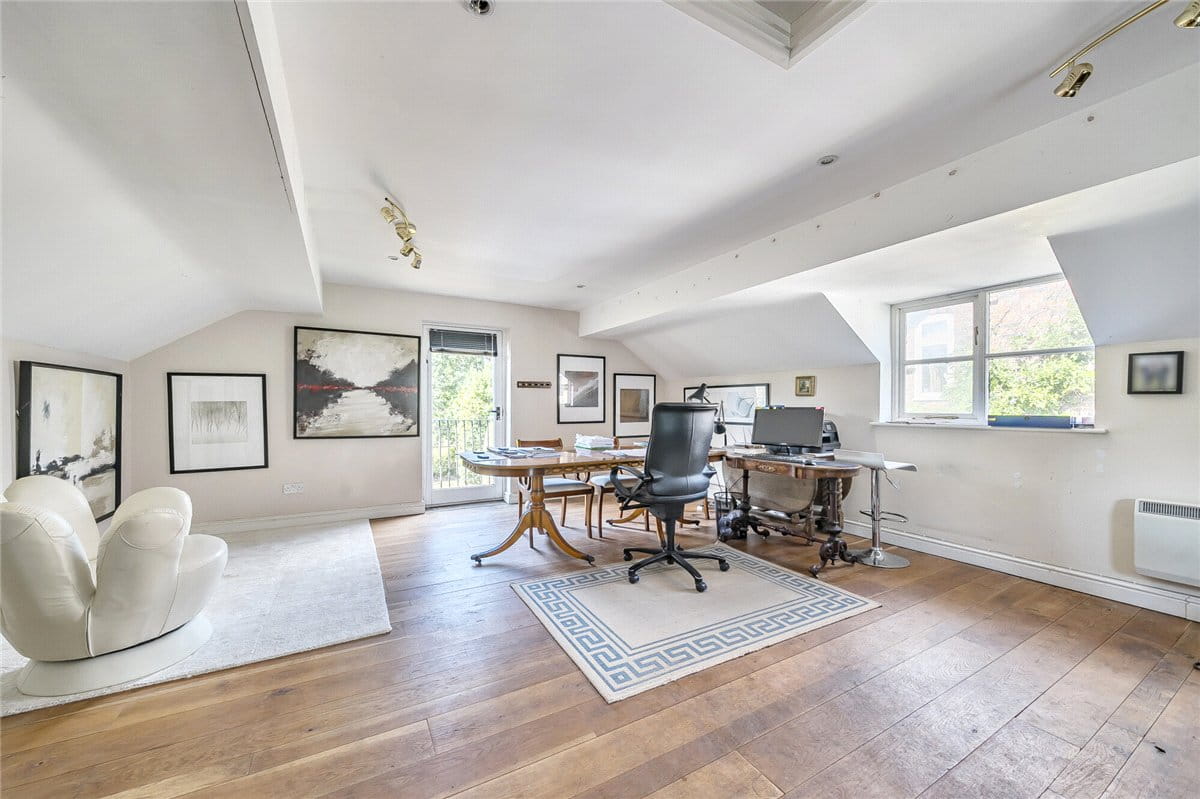 5 bedroom house, Leaze Road, Marlborough SN8 - Available