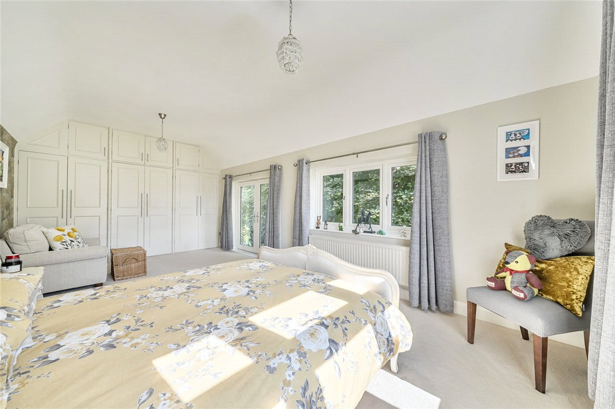 5 bedroom house, Leaze Road, Marlborough SN8 - Available