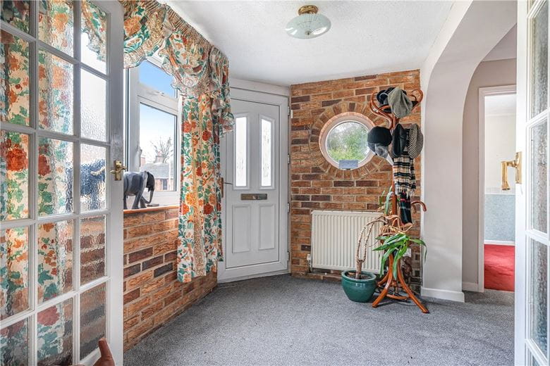 4 bedroom bungalow, High Street, Burbage SN83AR - Available