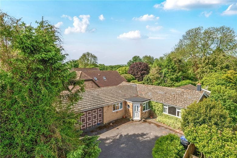 4 bedroom bungalow, High Street, Burbage SN83AR - Available