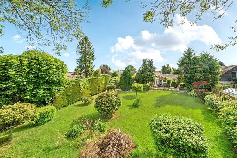 4 bedroom bungalow, High Street, Burbage SN83AR - Available