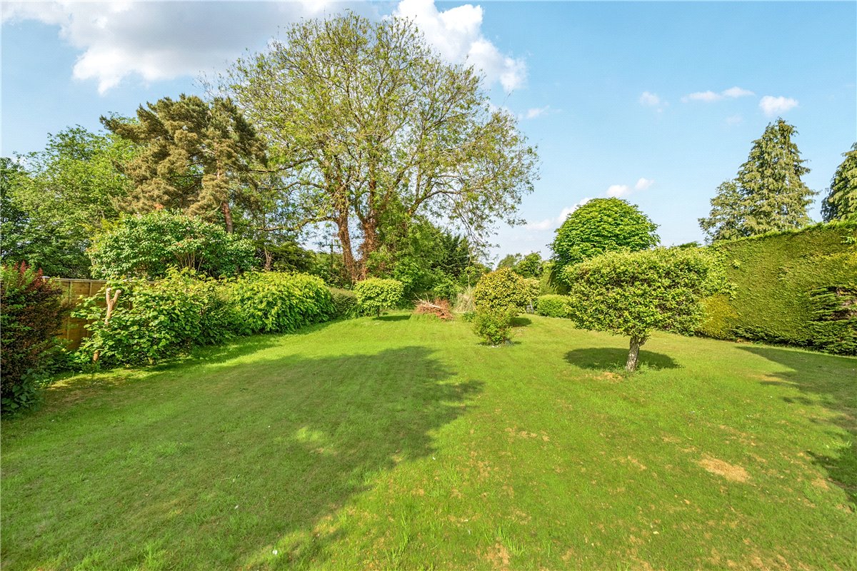 4 bedroom bungalow, High Street, Burbage SN83AR - Sold STC