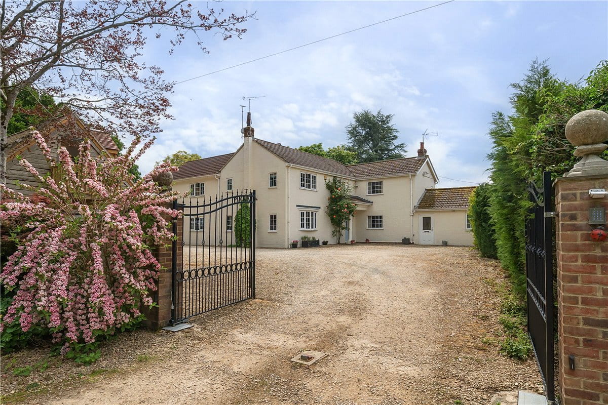 5 bedroom house, Clench Common, Marlborough SN8 - Available